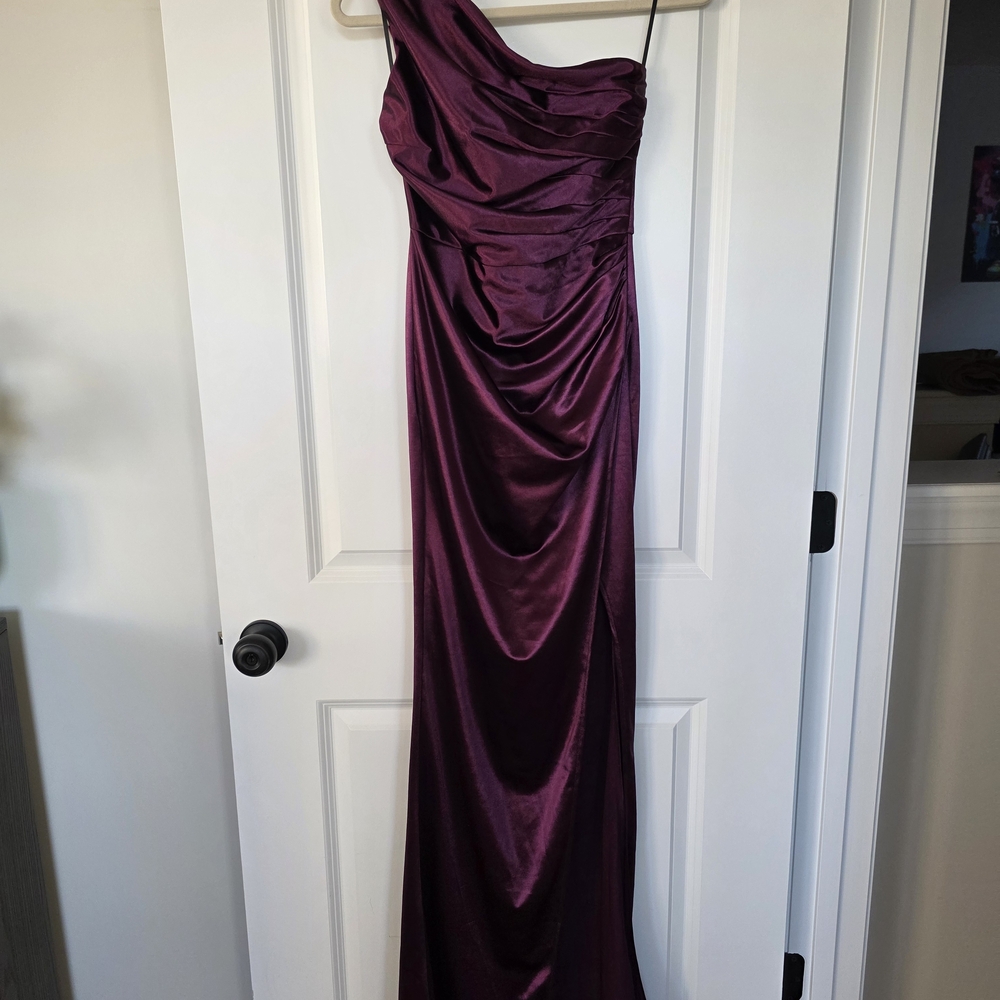 Elegant One-Shoulder Purple Gown